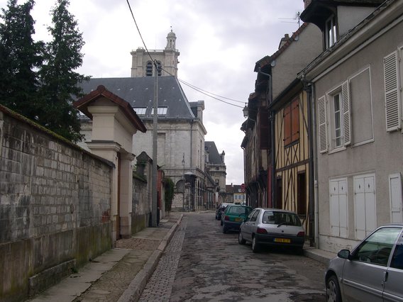  petite rue vers cathédrale